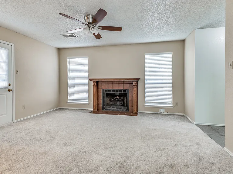 2617 Isbella Dr — Photo 4