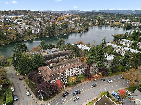 4th image of 7 Gorge Rd W #202