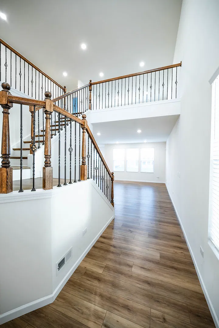 4 bed, 2640 sqft, $3,900 — Photo 4