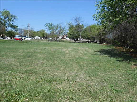3rd image of 139 Renee Dr