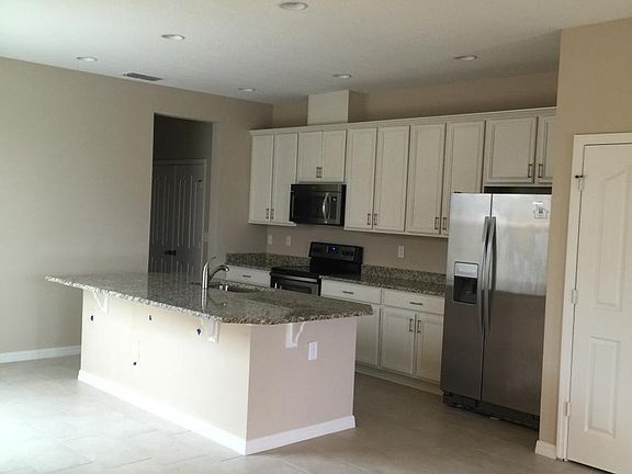 3rd image of 13754 Beckman Dr