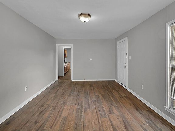 4th image of 2712 Mitchell Ave