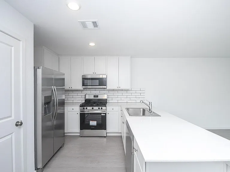 923 Capracotta Dr — Photo 10