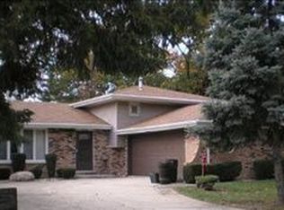 10004 S 86th Ct, Palos Hills, IL 60465