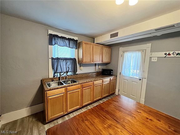 4th image of 215 Lincoln Ave