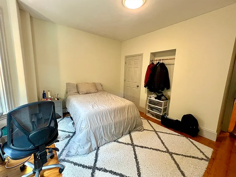 682 E 6th St #1 — Photo 2