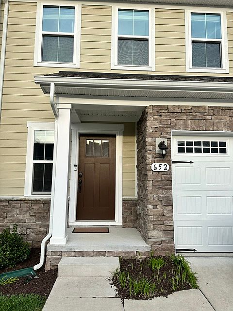 1st image of 652 Exmoor Dr