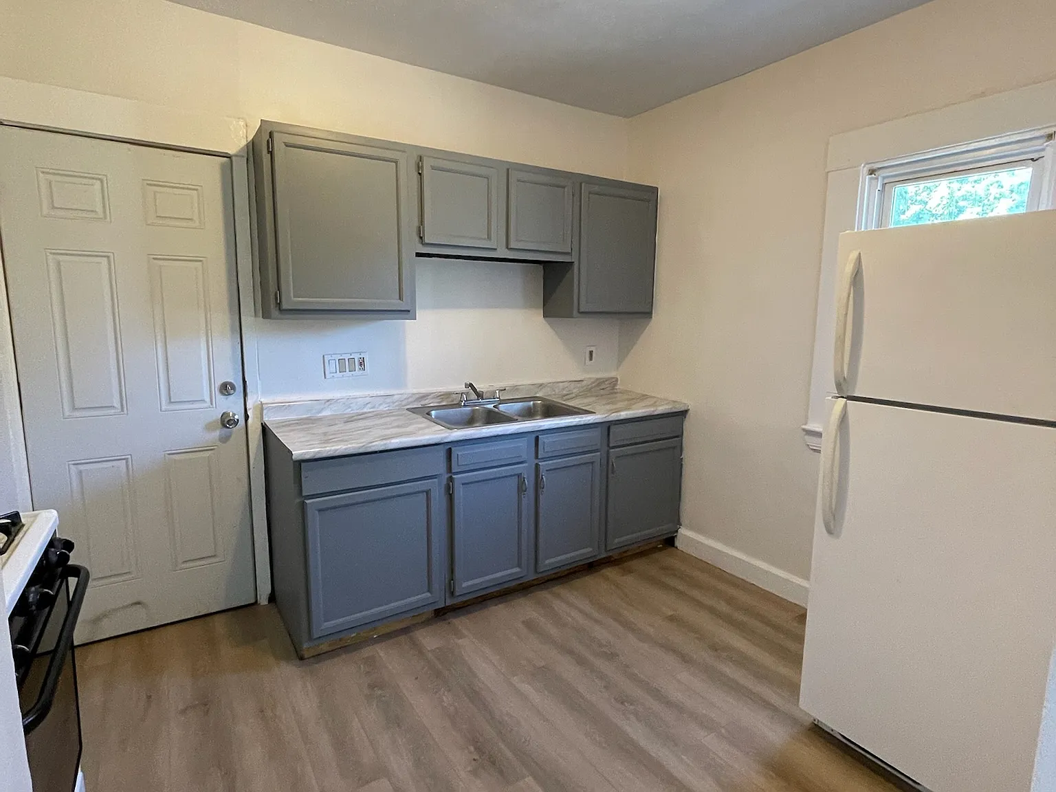 4 bed, $1,500 — Photo 4