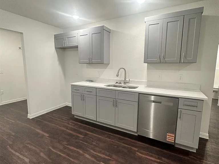 203 E Mulberry St — Photo 3