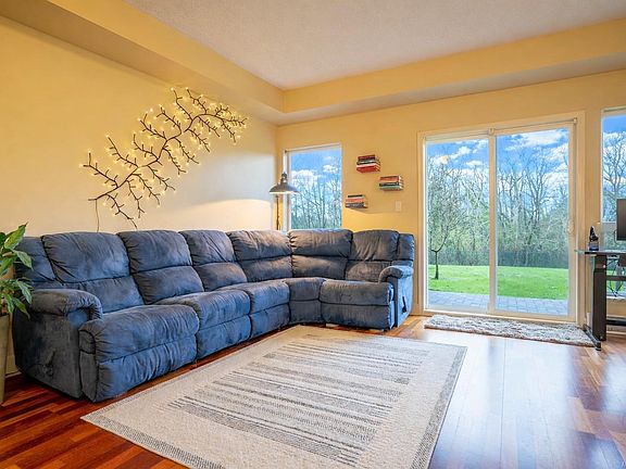 3rd image of 1156 Colville Rd #106