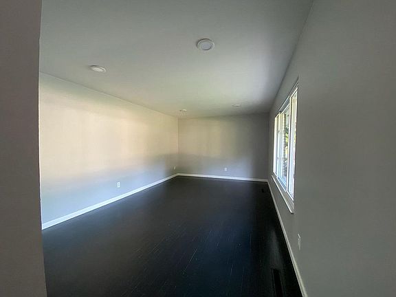 4th image of 4352 Fairwood Dr