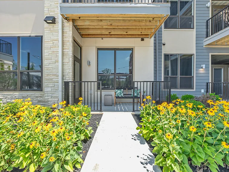 Luxe 360 on Centerpointe — Photo 64