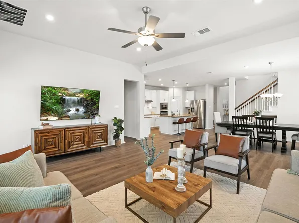 211 Brookside St, Hutto, TX 78634