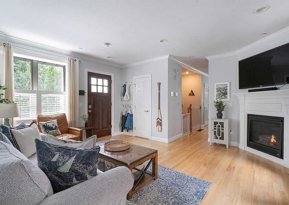 1st image of 35 Rutherford Ave #1