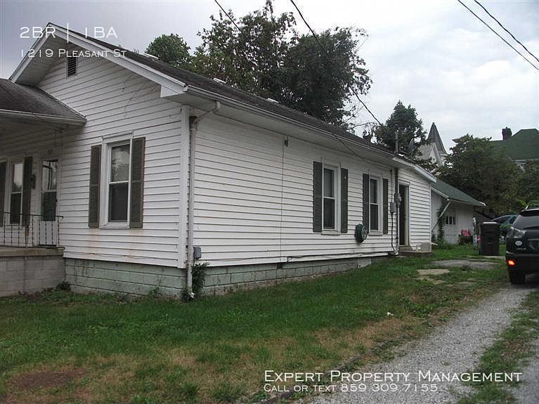 2nd image of 1219 Pleasant St