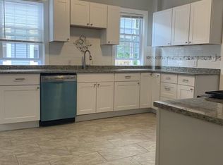 38 Robinson St FLOOR 3, Dorchester, MA 02122