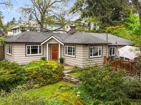 180 Island Hwy, View Royal, BC V9B 1G2