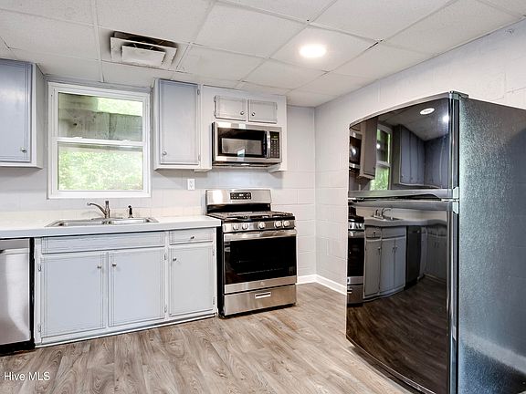 4th image of 2107 Faircrest Ave #B