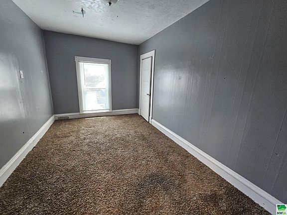 3rd image of 819 19th St