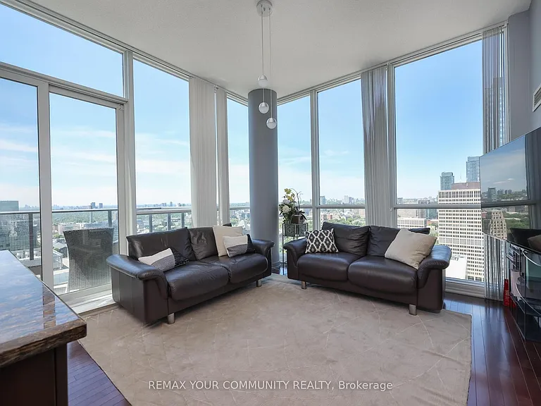 770 Bay St #Penthouse 101 — Photo 12