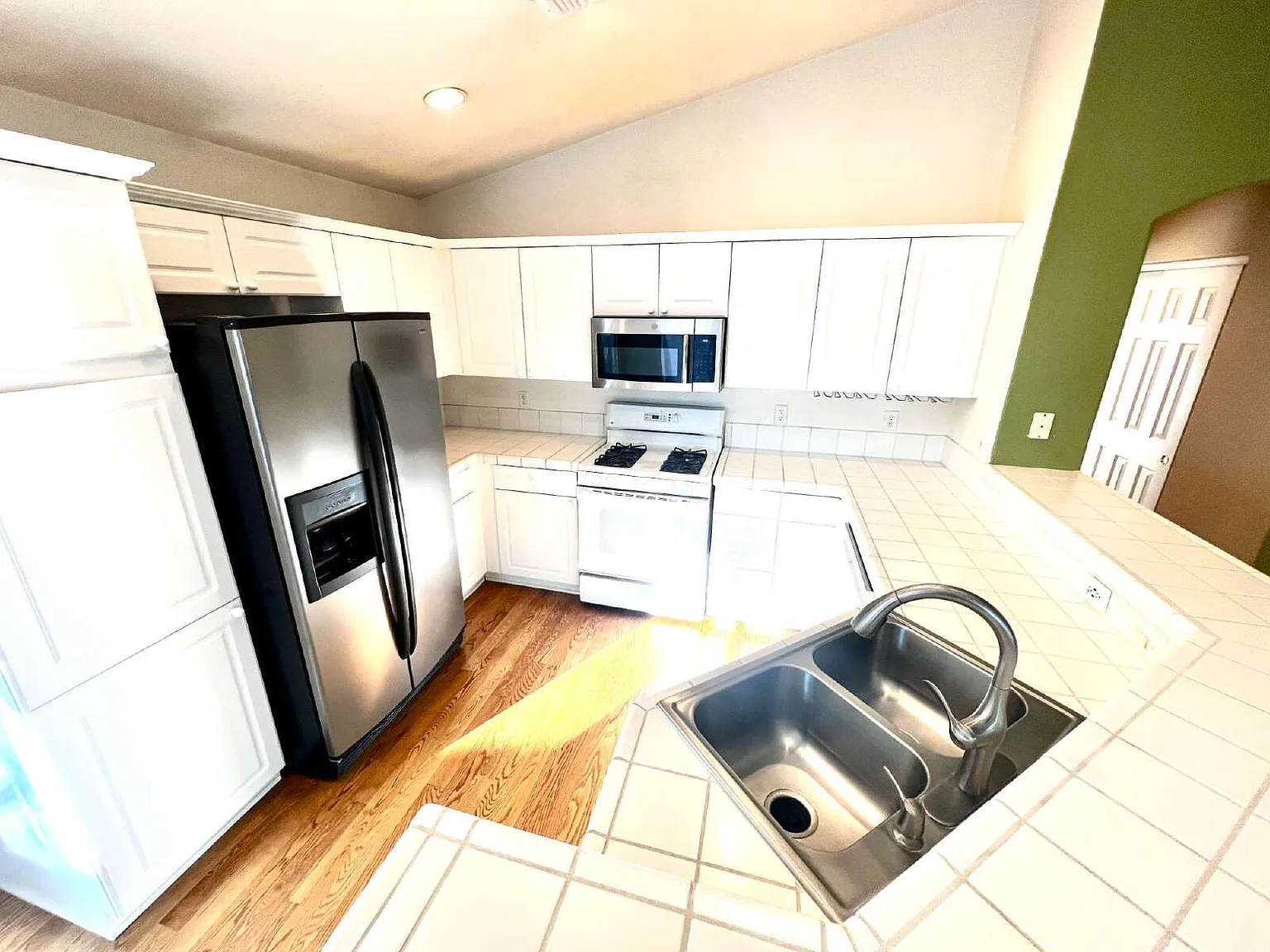 2 bed, 2.0 bath, 1261 sqft, $2,550 — Photo 4