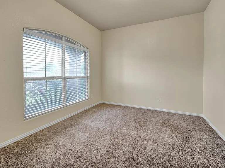 6711 Hall Of Fame Blvd — Photo 3
