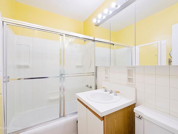 4th image of 5800 Arlington Ave APT 4R