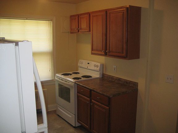 3rd image of 5711 Whitney Ave APT 4