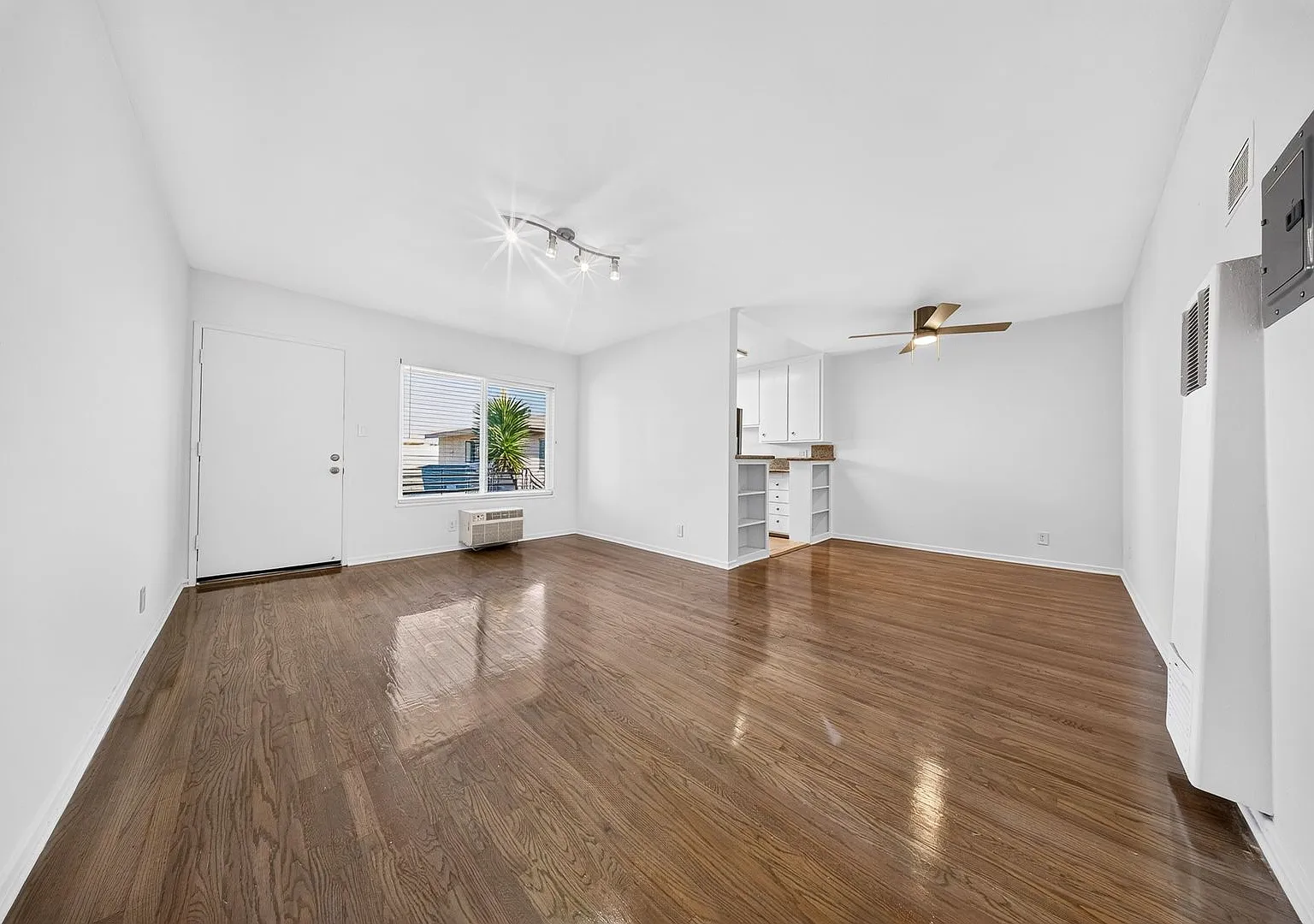 1412 W. 17th St — Photo 2