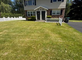 7 Apple Blossom Ln #B, Albany, NY 12205