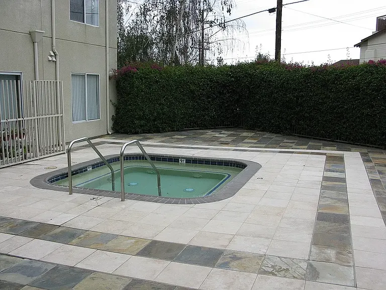 2905 Montrose Ave #214 — Photo 12
