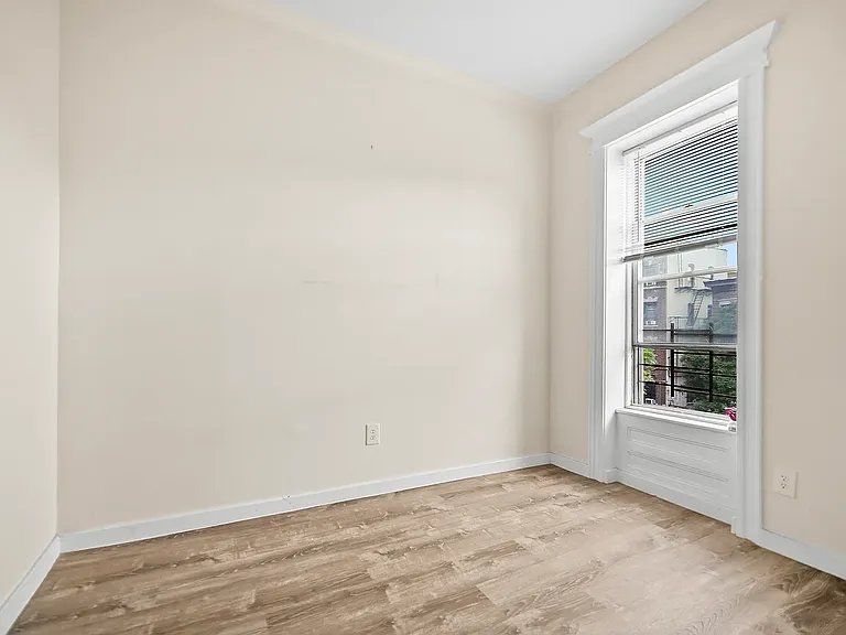 2591 Bedford Ave #3 — Photo 19