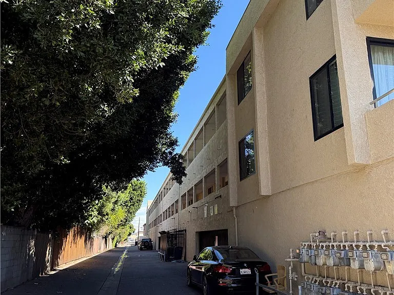 19009 Sherman Way #16 — Photo 18