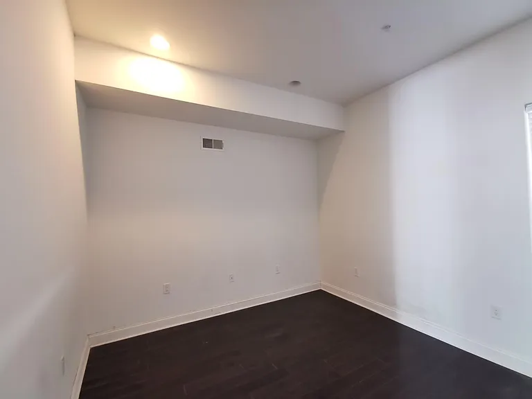 1219 Noble St #1 — Photo 16