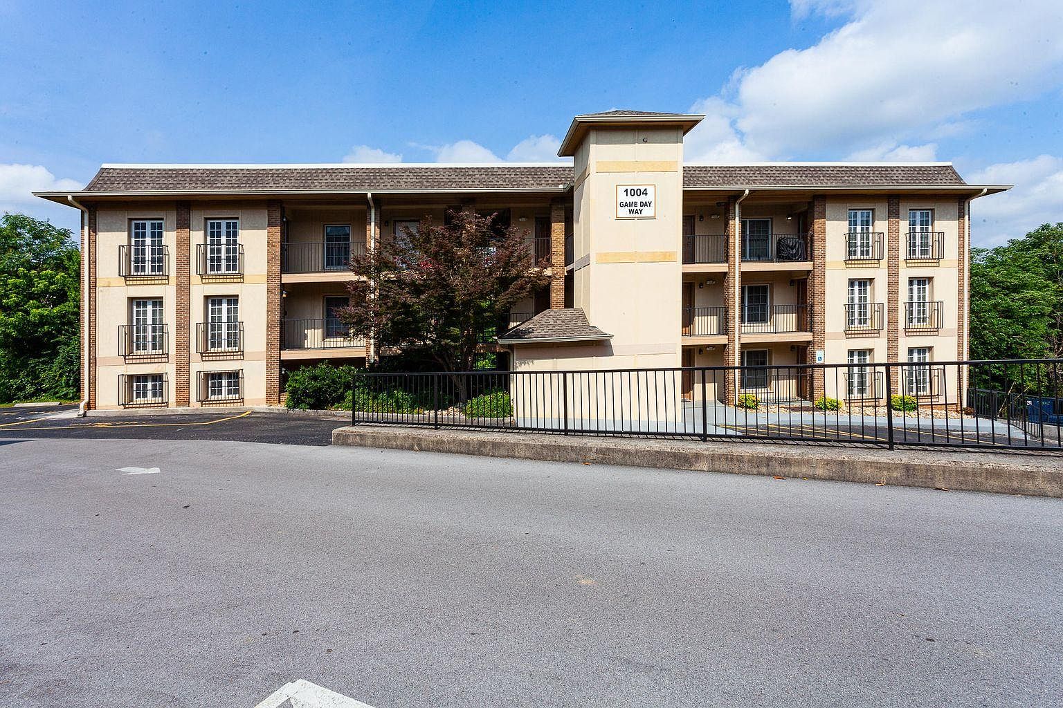 1004 Game Day Way, Knoxville, TN 37902 Zillow