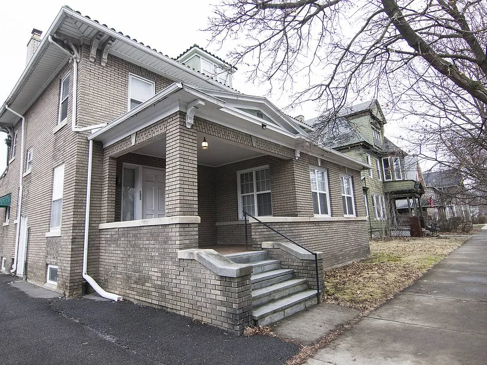 131 Hawley St