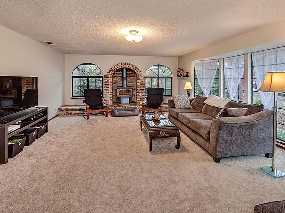 4th image of 8312 Applewood Ct