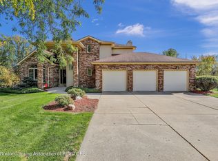 3318 E Broadmoor Dr, Lansing, MI 48906
