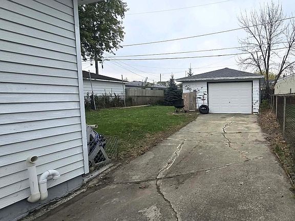 4th image of 2526 Maple Grove AVENUE
