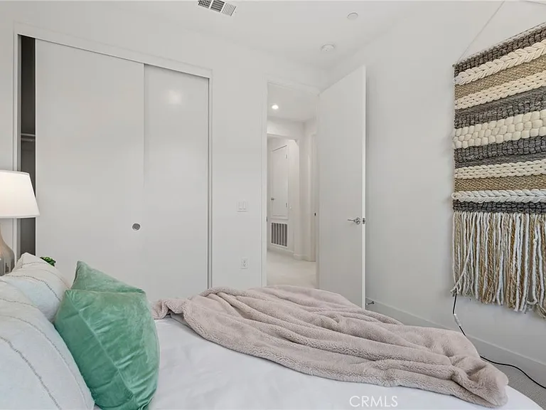 585 S Lyon St — Photo 11
