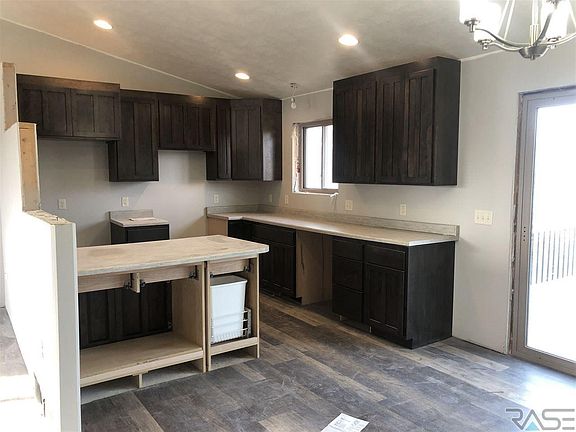5th image of 403 Jeannie Ln