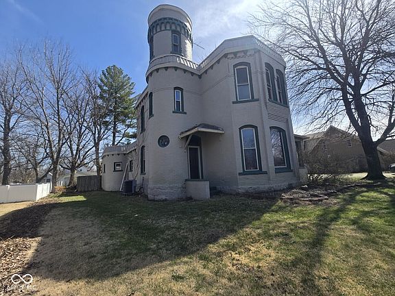 2nd image of 214 N Maple St