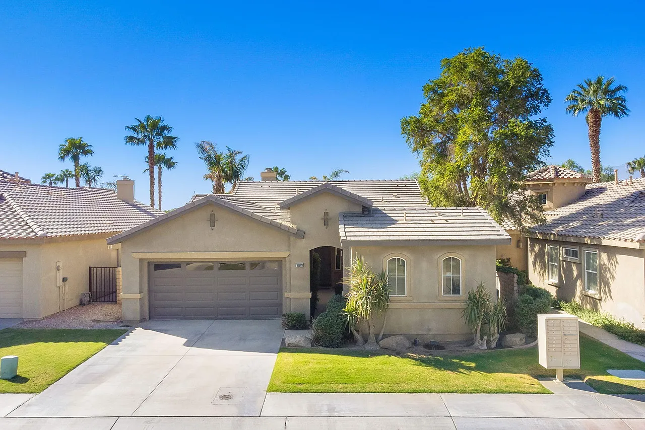4 bed, $6,500 — Photo 1