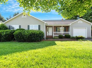 4226 Sunburst Dr, High Point, NC 27265