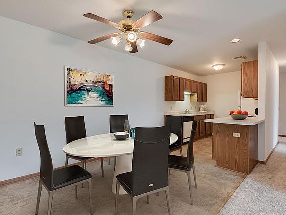3rd image of 354 Minz Park Cir APT 1