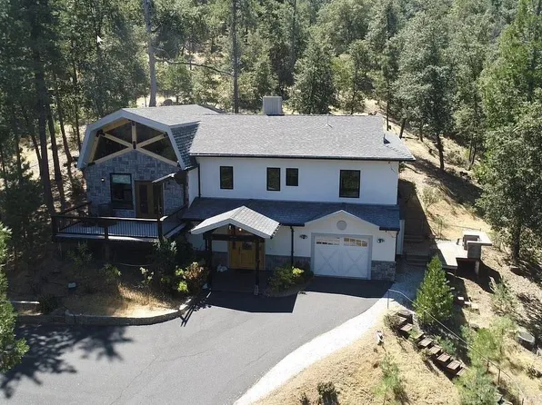 12000 McGraw Ct, Groveland, CA 95321