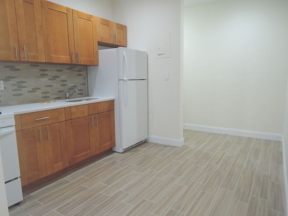 2nd image of 2550 30th Rd APT 4D