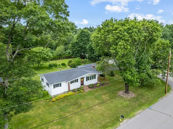 9 Brewster Ln, Hanover, MA 02339