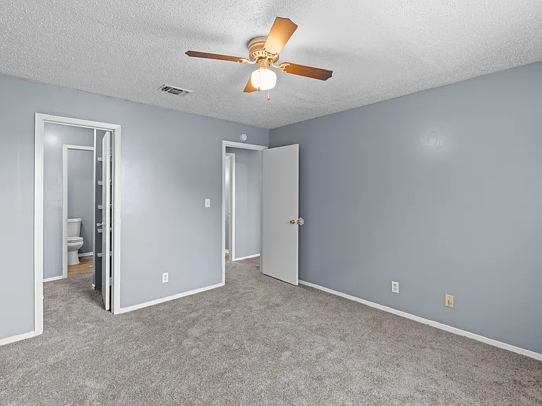 Creekside Apartments — Photo 37