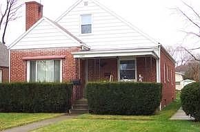 Solid single family house in the Grandview area!